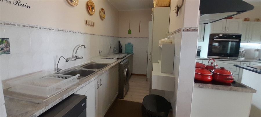 5 Bedroom Property for Sale in Wavecrest Eastern Cape